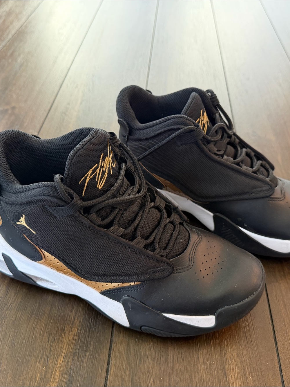 Jordan Max Aura 4 GS Black Metallic Gold -Air Jordan Size 5.5Y
